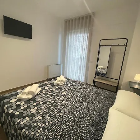 Flad House - شقة باري