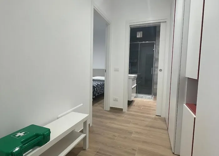 Flad House - باري