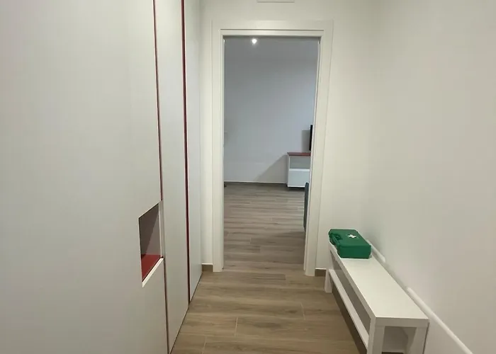 Flad House - * باري